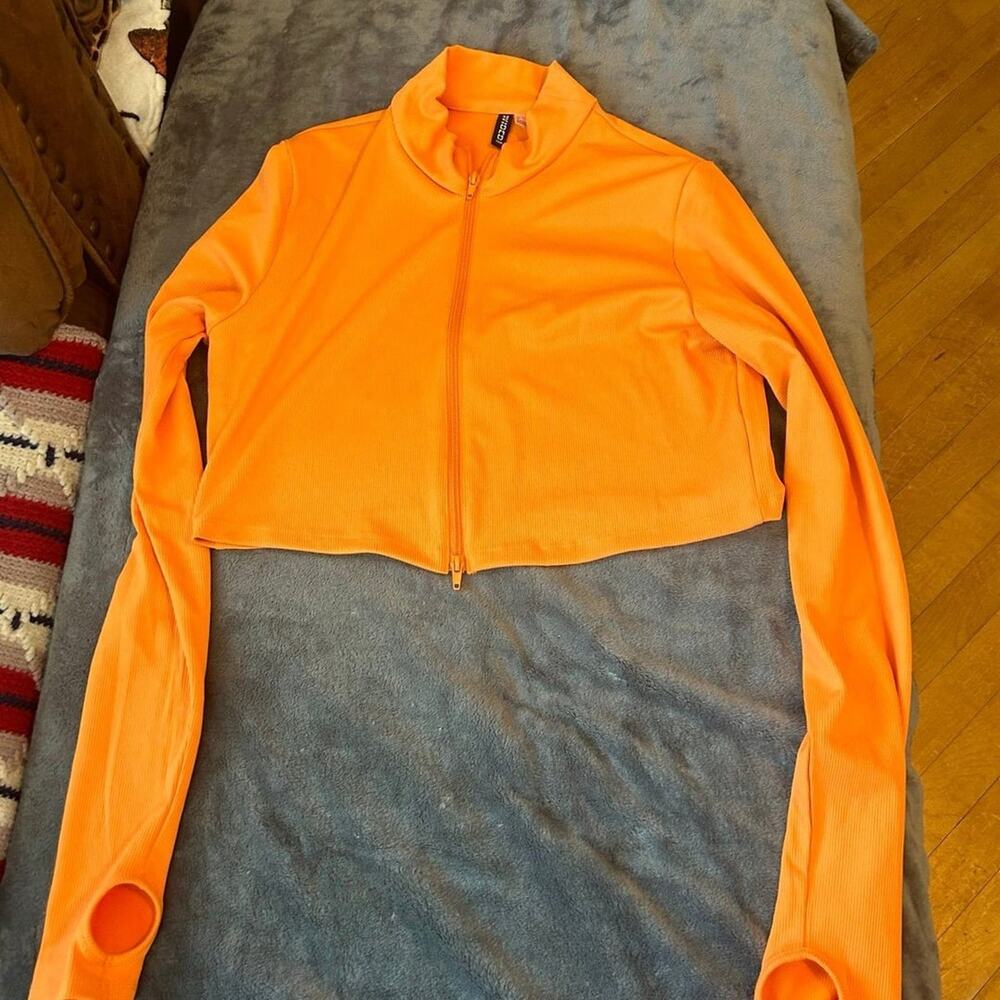 Divided long sleeve crop top size XLarge